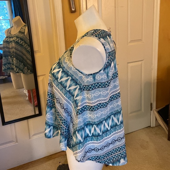 PL STYLE & CO NWT SLEEVELESS BUTTON BLOUSE SCOOP NECK TURQUOISE WHITE ABSTRACT - Picture 5 of 8